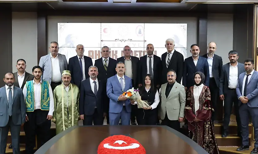 Ağrı'da Ahilik Haftası coşkusu: Vali Önder Bozkurt esnafla bir araya geldi
