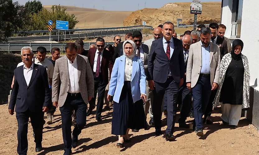 Ağrı'da Taşlıçay Balık Gölü Alabalık Tesisi hizmete açıldı