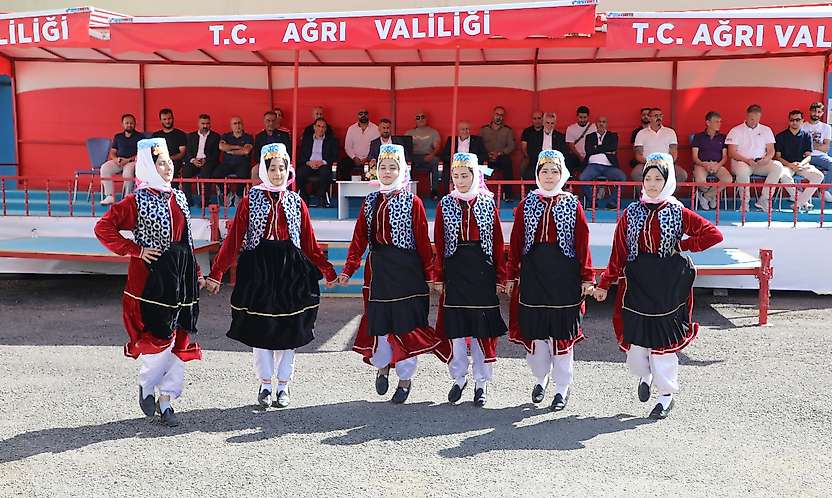 Ağrı, Türkiye'nin en yetenekli raketlerini ağırlıyor: Ağrı Dağı Cup başladı