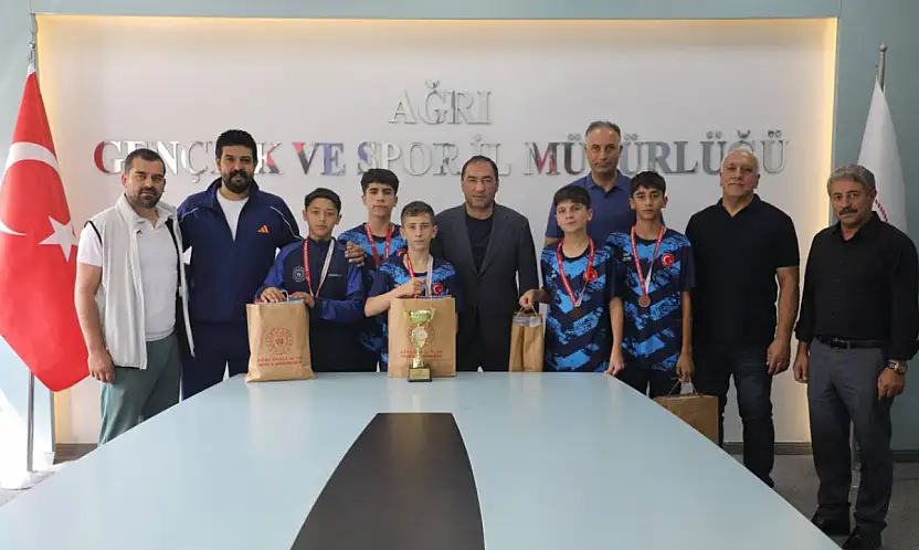 Ağrılı Badmintonculardan Mersin'de Gururlandıran Başarı