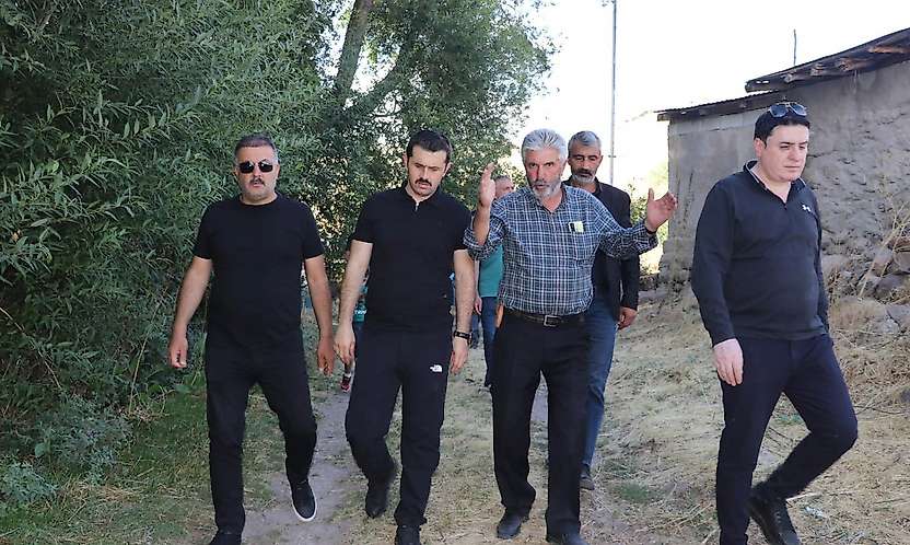Tutak'ta İsaabat Köyü Ziyareti: Başkan Fevzi Sayan Vatandaşların Taleplerini Dinledi